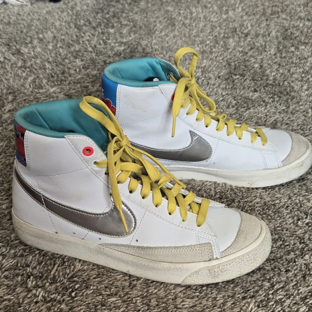 Nike High-Top Sneakers with Yellow Laces And Blue Floral Design Size 6Y